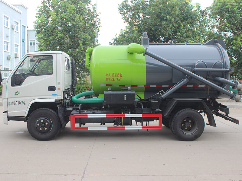 江鈴4方吸污車