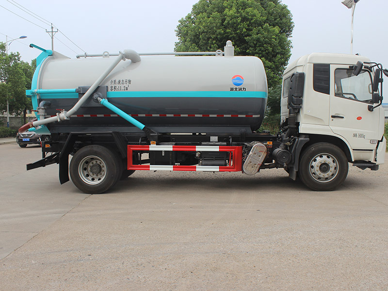 東風(fēng)天錦12方吸污車