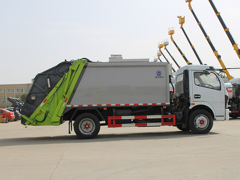 東風(fēng)多利卡8方壓縮垃圾車