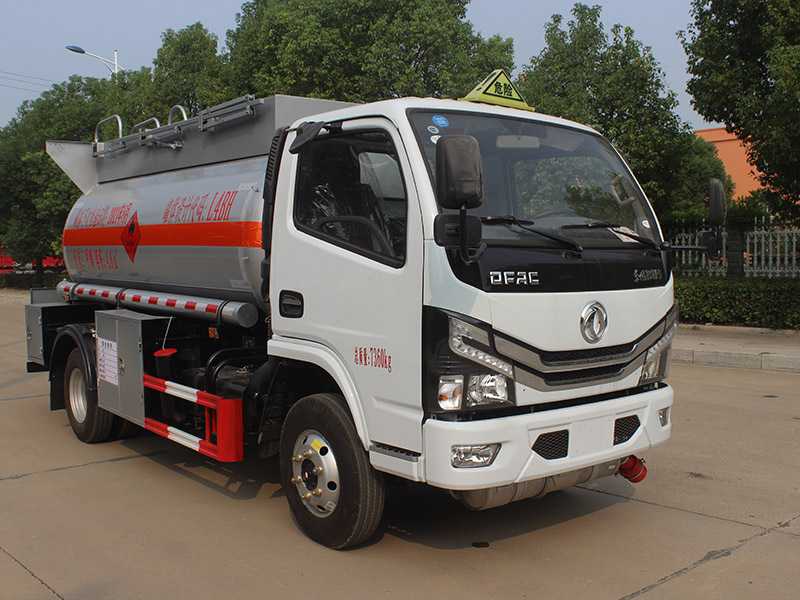 東風(fēng)多利卡4.6立方SCS5070GRYEQ6易燃液體罐式運(yùn)輸車