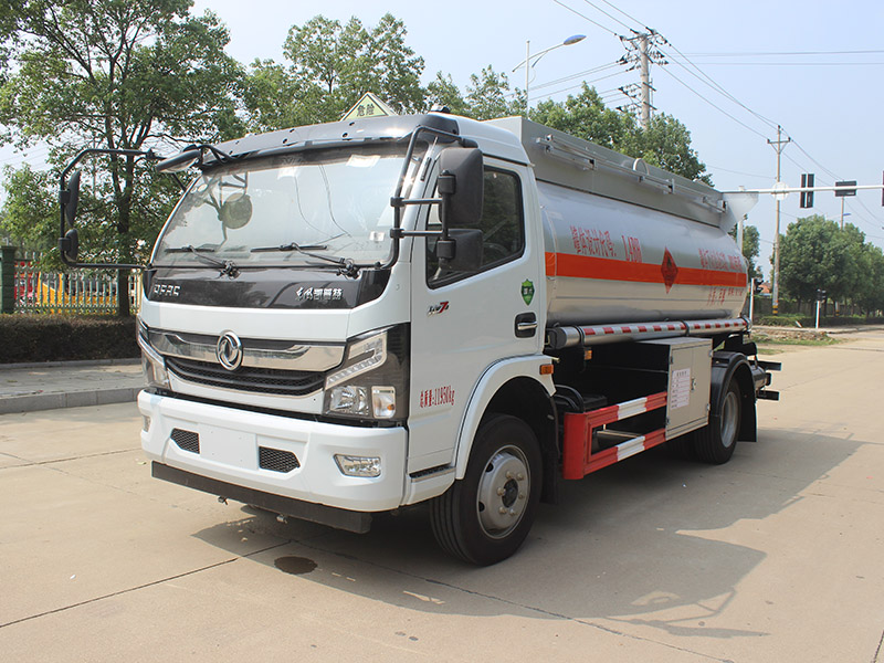 東風(fēng)多利卡8.1立方SCS5120GRYEQ6易燃液體罐式運輸車