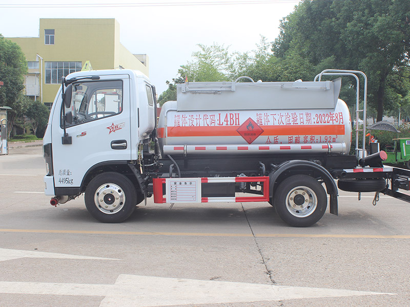 東風(fēng)多利卡藍牌2立方SCS5041GRYEQ6易燃液體罐式運輸車