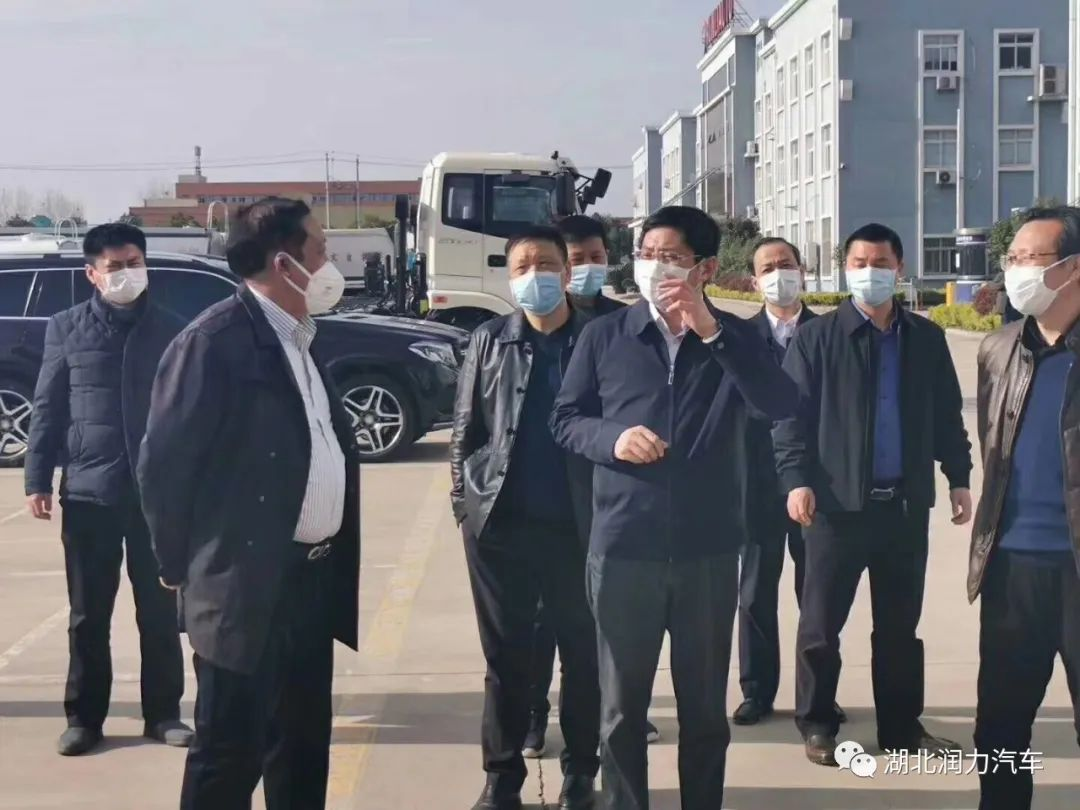 感恩領(lǐng)導(dǎo)赴潤(rùn)力專汽檢查指導(dǎo)復(fù)工復(fù)產(chǎn)的防疫防護(hù)工作（一）