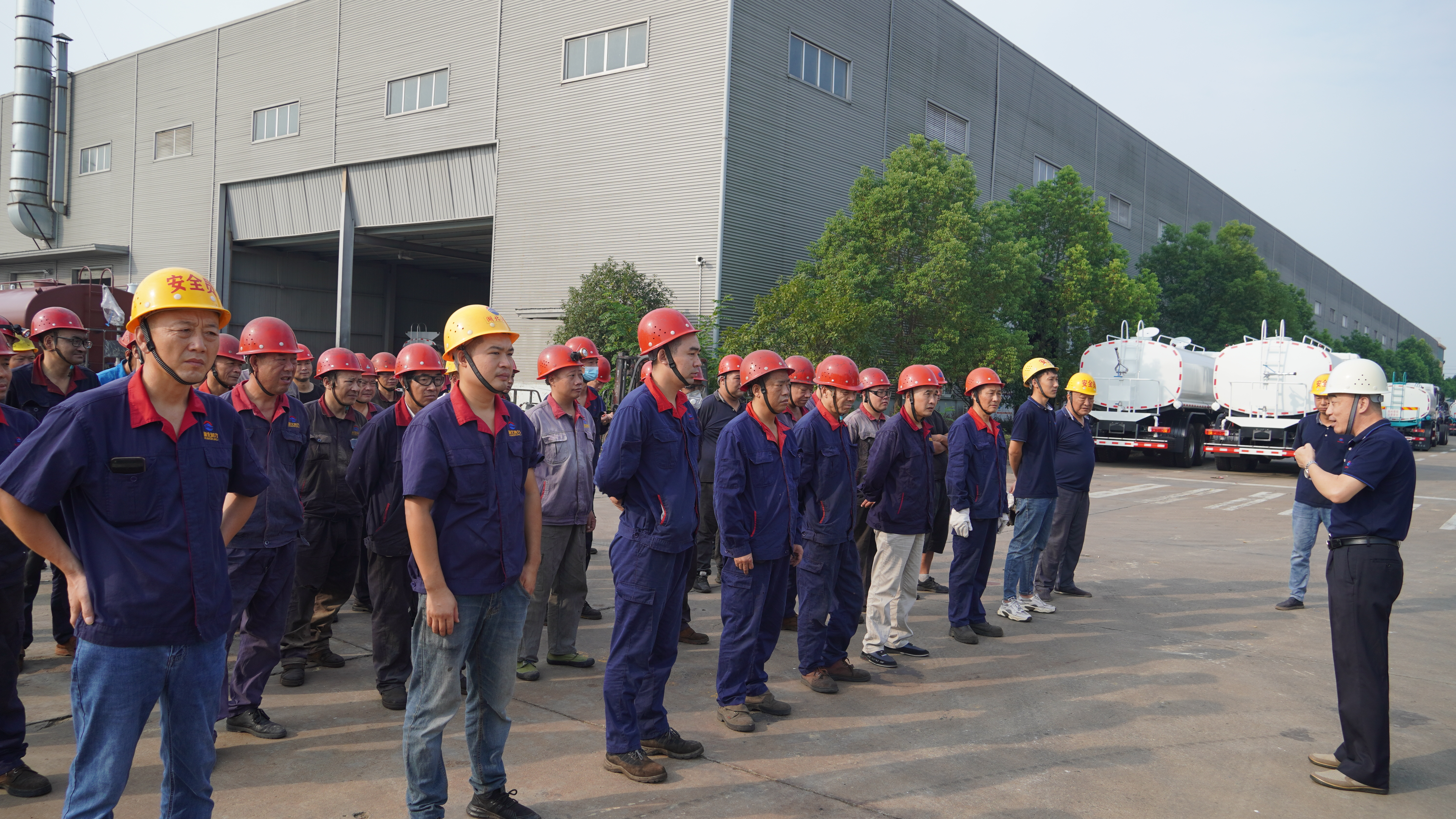 2023年8月25日湖北潤力專汽開展安全應(yīng)急救援演練活動