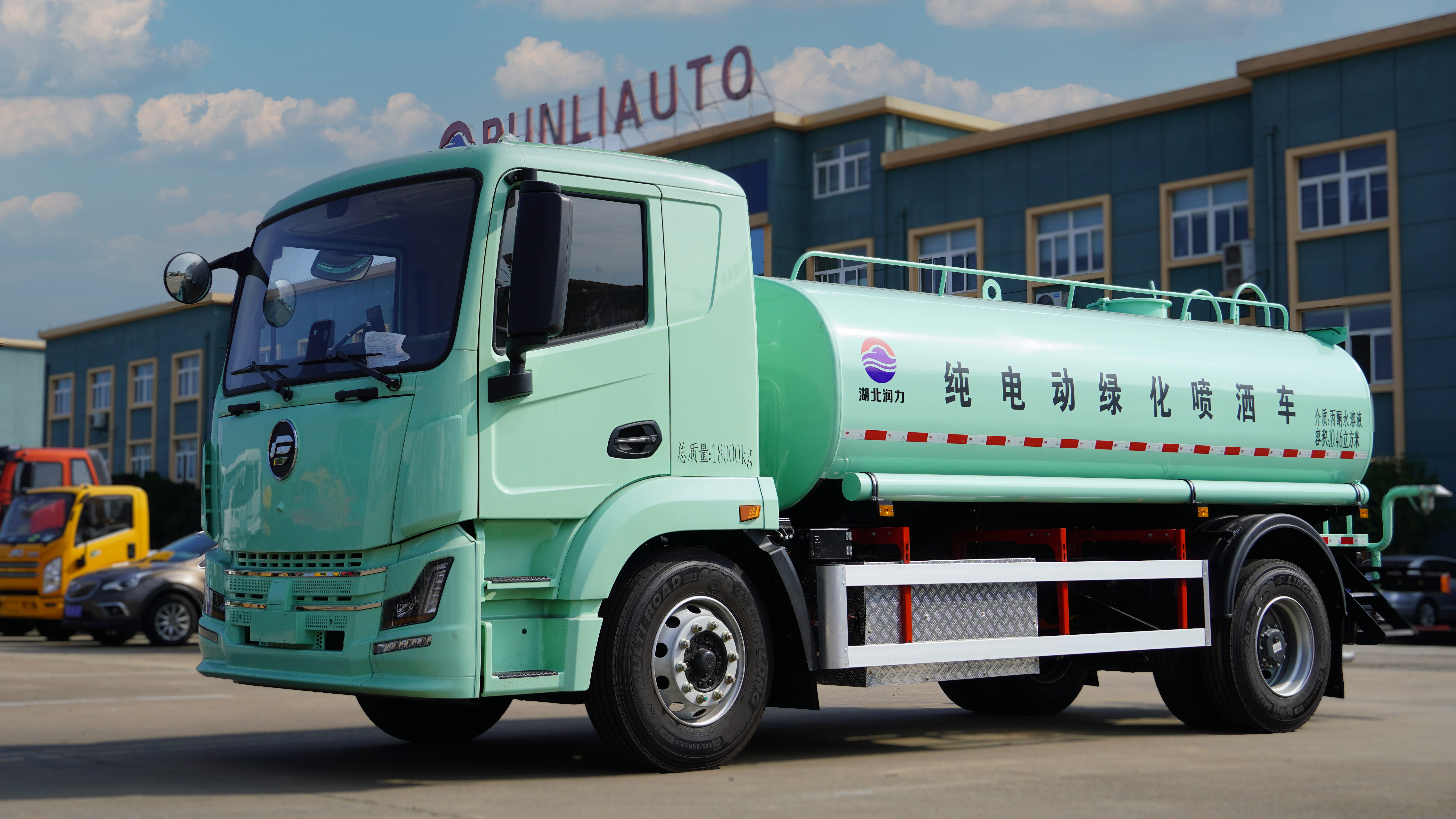 湖北潤力星辰純電動綠化噴灑車隆重上市——開啟綠色環(huán)衛(wèi)新時代